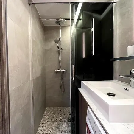 Moderne Et Renove Au Coeur De * Paris